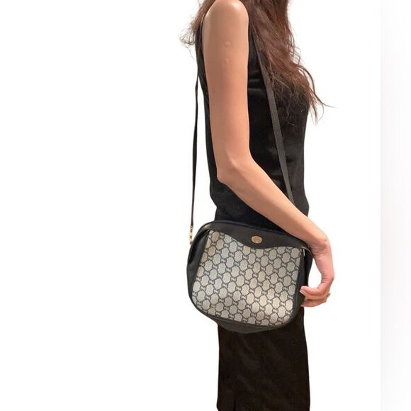 Gucci Handbags - Gucci vintage crossbody bag